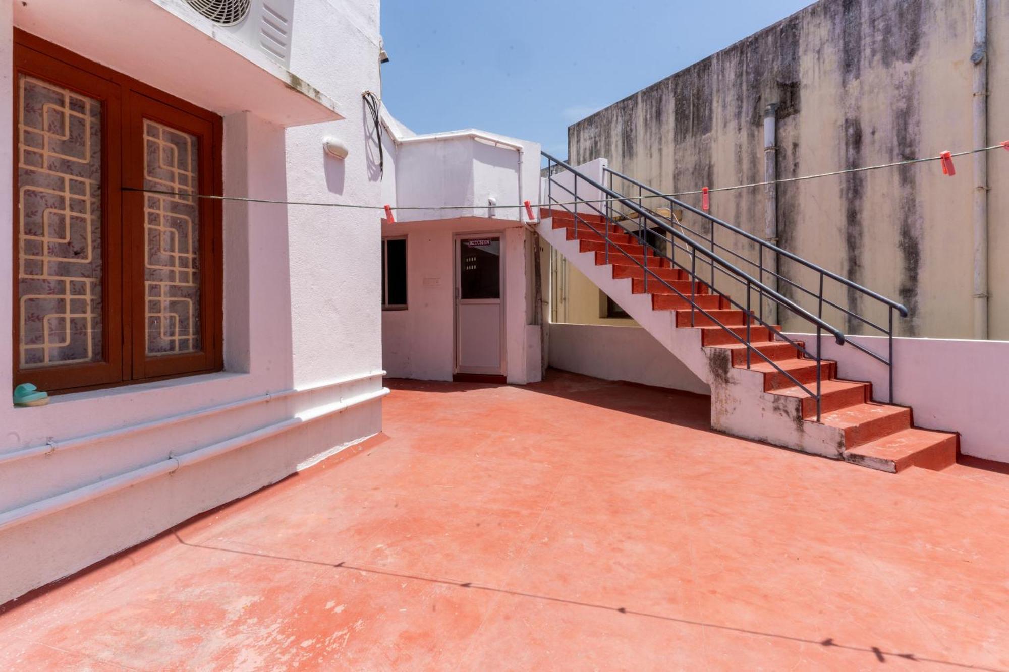 La Villa Pondi Cherie Centertownbeachauroville Puduccseri Kültér fotó